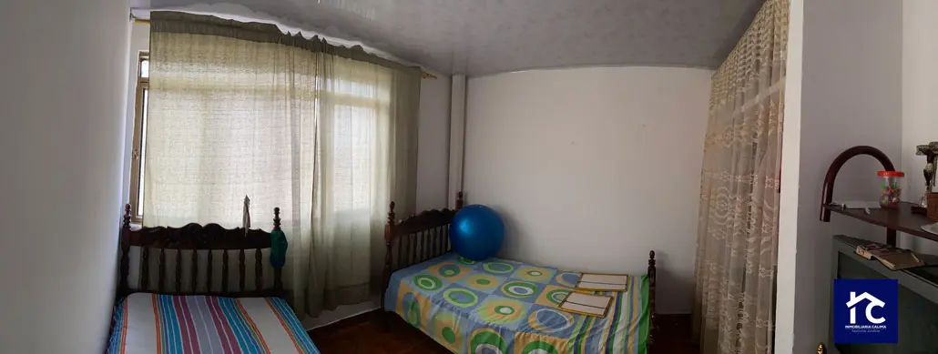 Casa Familiar con Aparta Estudio Independiente